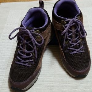 Vionic Cypress Trail Walker Walking Shoe size 8